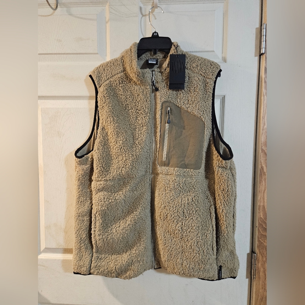 MOTION MEN'S MOUNTAIN OPS SHRP VEST:  HAMPTON KHAKI: NEW WITH TAGS: SIZE L